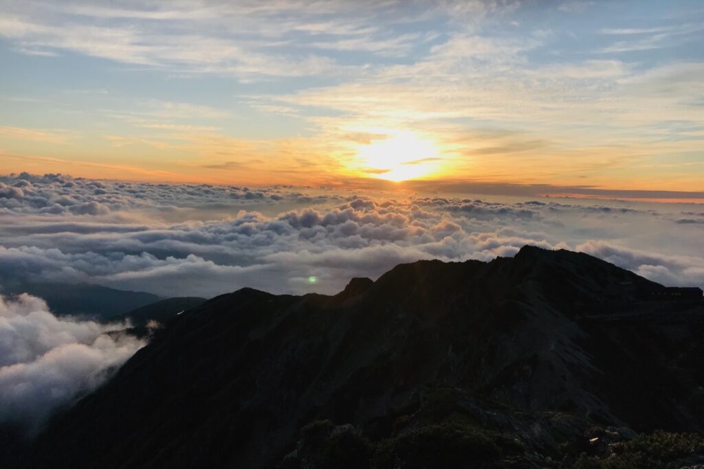 唐松岳山頂から望む大雲海とご来光