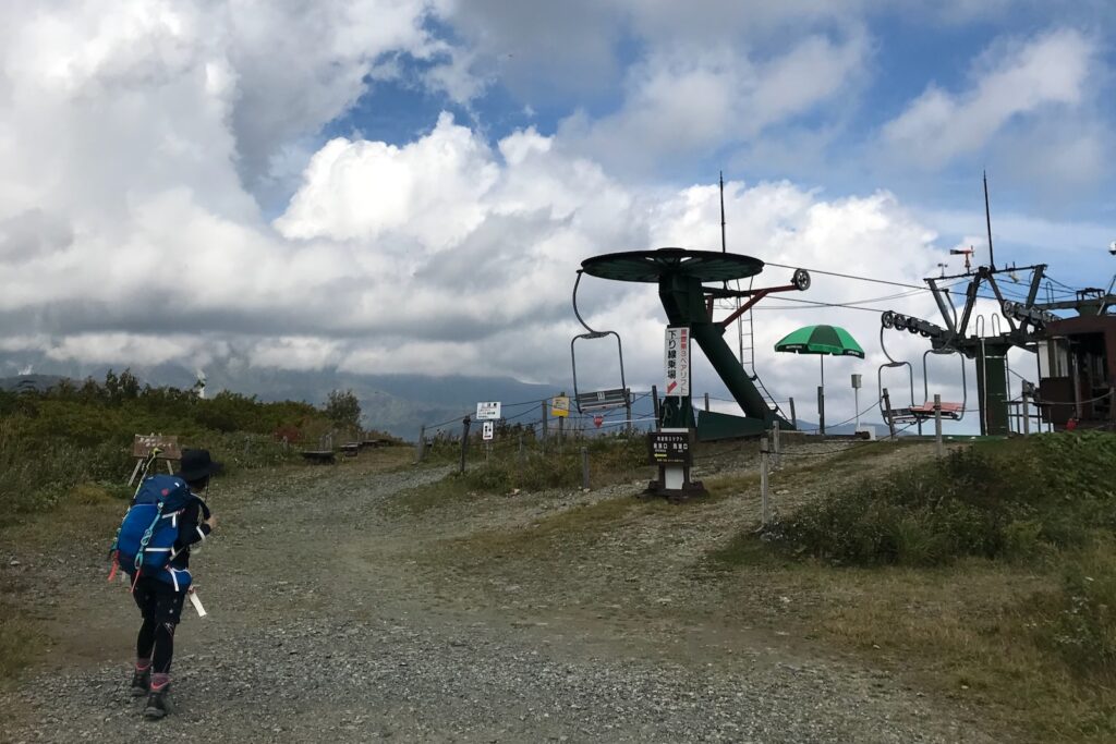 八方池山荘近くのリフト乗り場