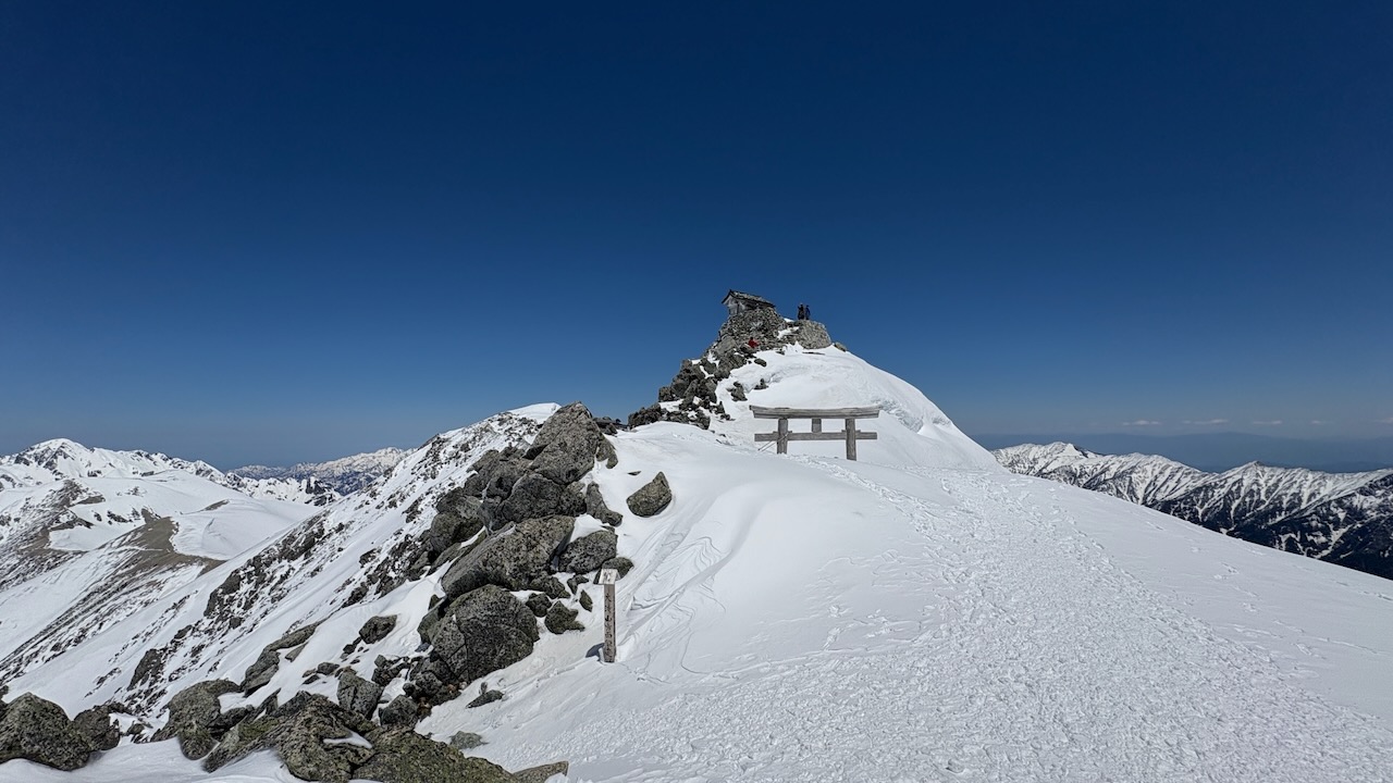 【雄山】残雪の立山。スノーシューで歩いて、雄山の山頂まで。