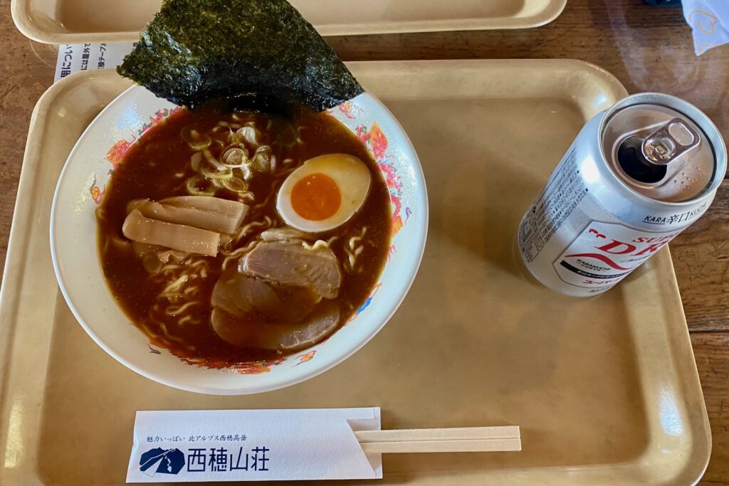 西穂山荘名物の「西穂ラーメン」