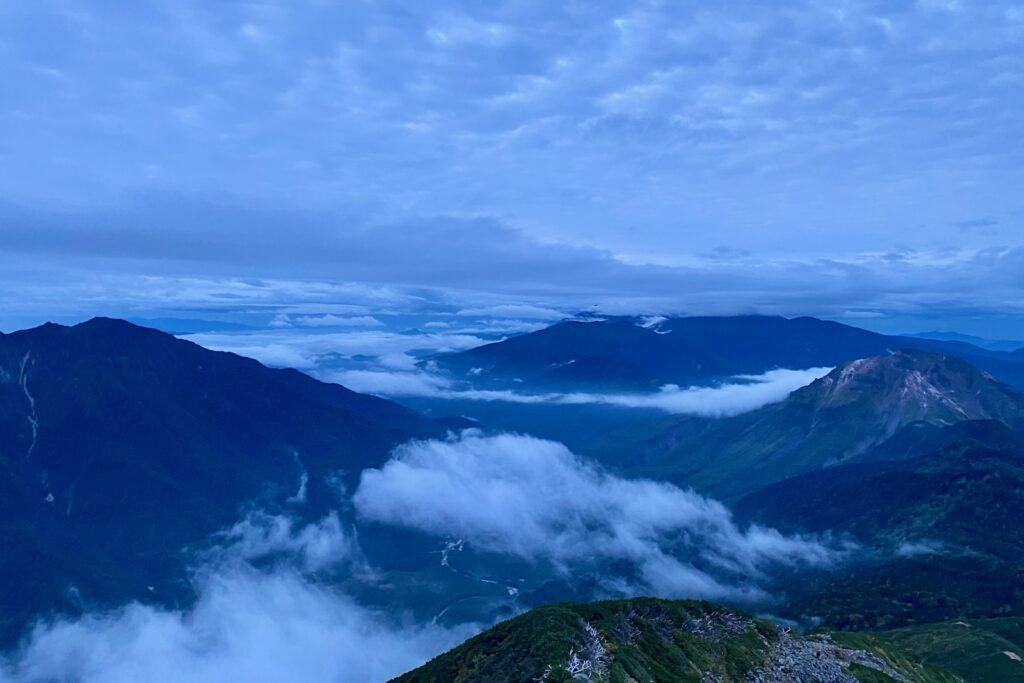 独標から望む雲海と山並み
